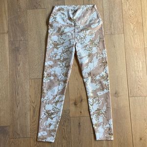 Carbon38 neutral patterned leggings